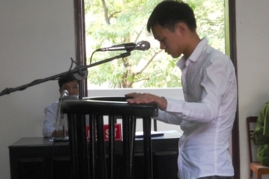 Bị “hỏi thăm”, nam thanh niên cầm dao giết người   