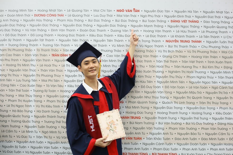 Thay bố mẹ viết giấc mơ đi học, nam sinh tốt nghiệp xuất sắc ĐH Bách khoa