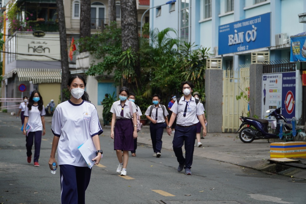 Thí sinh TPHCM: Ngồi làm bài mà em rửa tay suốt - 4 Thí sinh TPHCM: Ngồi làm bài mà em rửa tay suốt - 4
