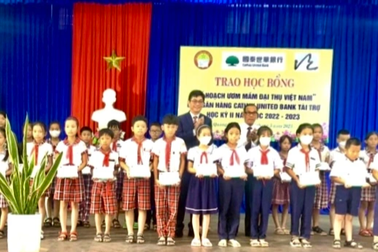 Hội Khuyến học Quảng Nam trao học bổng "Kế hoạch ươm mầm đại thụ Việt Nam"