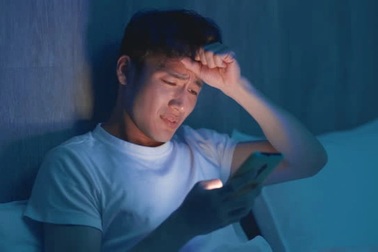 Trước ngày bão đổ bộ, tôi phát hiện vợ ngoại tình nhờ một cơn mưa