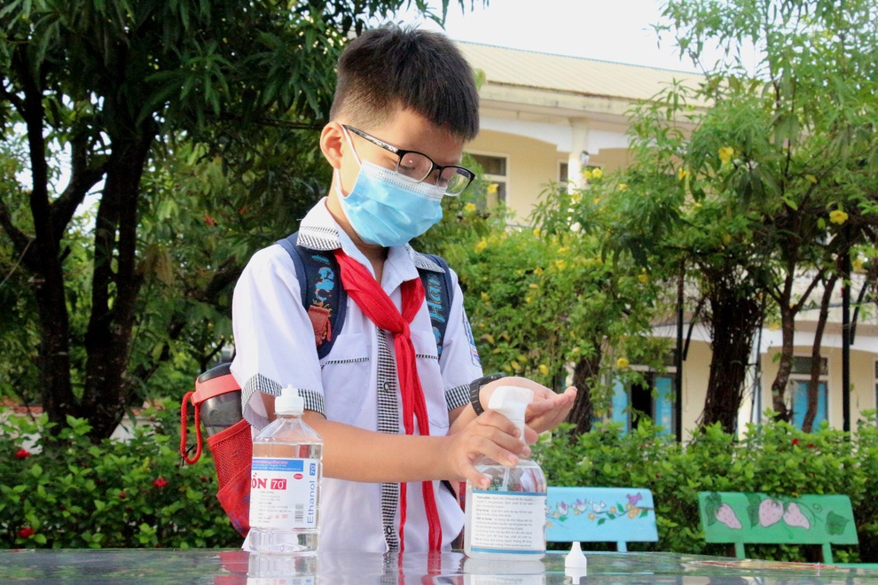Hà Tĩnh: Học sinh háo hức trong buổi học trực tiếp đầu tiên - 3 Hà Tĩnh: Học sinh háo hức trong buổi học trực tiếp đầu tiên - 3
