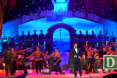 NSƯT Đăng Dương thể hiện ca khúc "Bình Trị Thiên khói lửa".