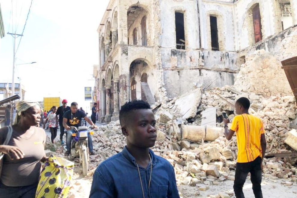 Động đất 7,2 độ richter rung chuyển Haiti, 304 người chết - 4 Động đất 7,2 độ richter rung chuyển Haiti, 304 người chết - 4