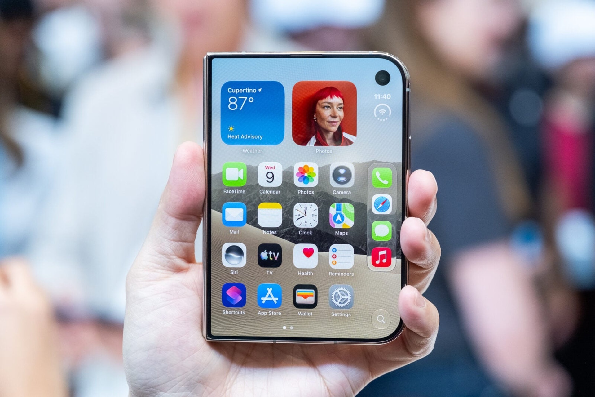 Người chờ mua iPhone Duo nhận tin không vui - 2