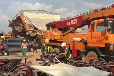 Sập cần cẩu trên công trình Metro Bến Thành- Suối Tiên