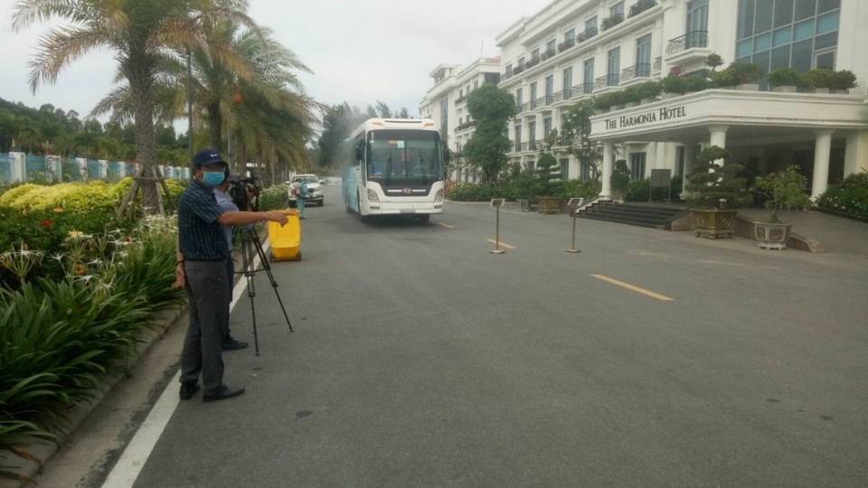 Hòa Phát bao trọn gói chuyến bay đưa 15 chuyên gia đến Dung Quất - 4 Hòa Phát bao trọn gói chuyến bay đưa 15 chuyên gia đến Dung Quất - 4