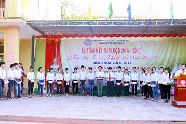 Hơn 110 triệu đồng học bổng cho học sinh vùng ngập lũ