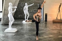 Tượng khỏa thân bị “bắt mặc quần áo” khiến nghệ sĩ điêu khắc cảm thấy “xấu hổ”