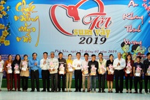 Phú Yên: Trao gần 500 suất quà Tết cho đoàn viên, người lao động khó khăn