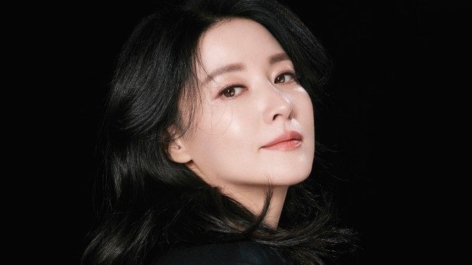 Quốc bảo nhan sắc Hàn Quốc Lee Young Ae tự tin khoe nếp nhăn ở tuổi 54 - 14 Quốc bảo nhan sắc Hàn Quốc Lee Young Ae tự tin khoe nếp nhăn ở tuổi 54 - 14