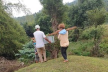 Phát hiện thi thể bé gái sơ sinh bên bờ suối