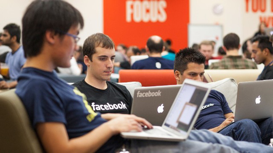 CEO Mark Zuckerberg nhận 1 USD/năm, Facebook trả lương nhân viên thế nào? - 2 CEO Mark Zuckerberg nhận 1 USD/năm, Facebook trả lương nhân viên thế nào? - 2
