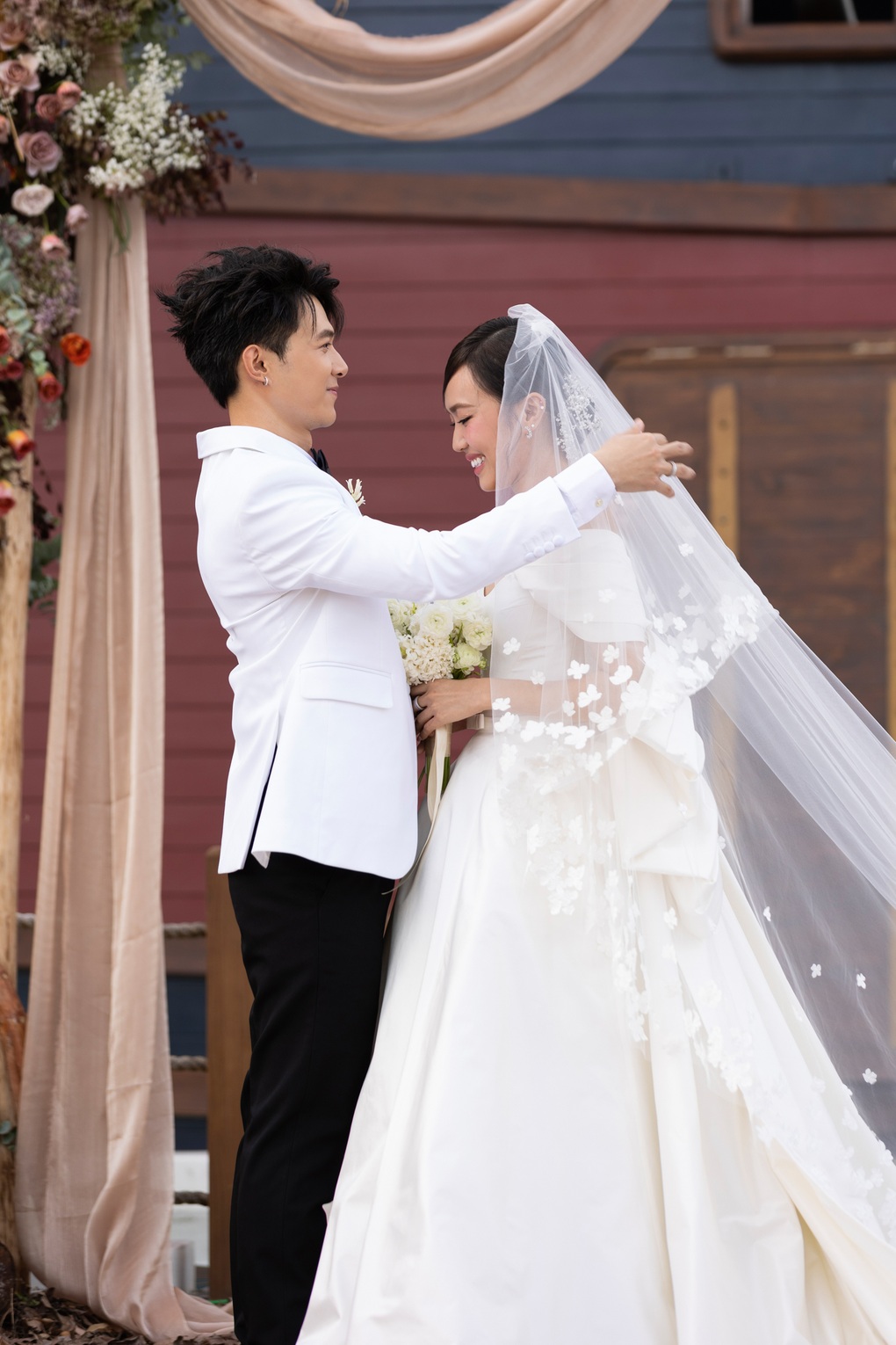 4 mỹ nhân Việt theo chồng bỏ cuộc chơi sau khi vướng lời nguyền hoa cưới - 4 4 mỹ nhân Việt theo chồng bỏ cuộc chơi sau khi vướng lời nguyền hoa cưới - 4
