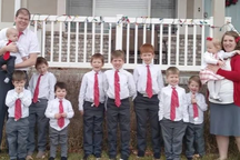 Cuộc sống của vợ chồng người Mỹ 10 năm sinh 10 đứa con