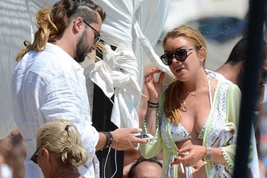 “Gái hư” Lindsay Lohan lại “nghiêm túc” yêu người mới