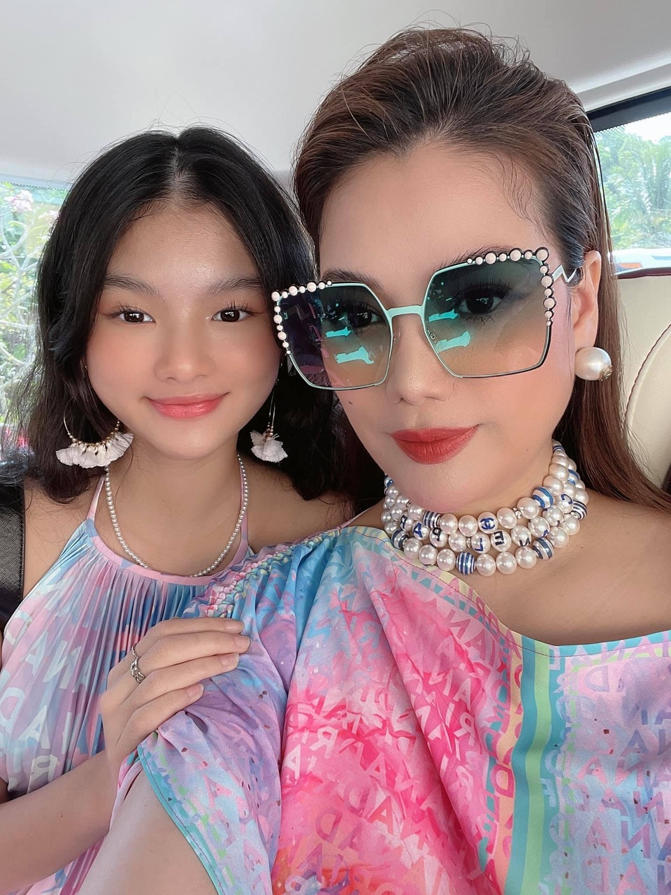 Con gái Trương Ngọc Ánh khoe chân dài, tỏa sáng trên thảm đỏ thời trang - 3 Con gái Trương Ngọc Ánh khoe chân dài, tỏa sáng trên thảm đỏ thời trang - 3