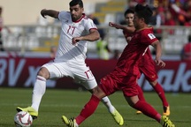 Bùi Tiến Dũng chấn thương, HLV Park Hang Seo lo lắng về hàng thủ