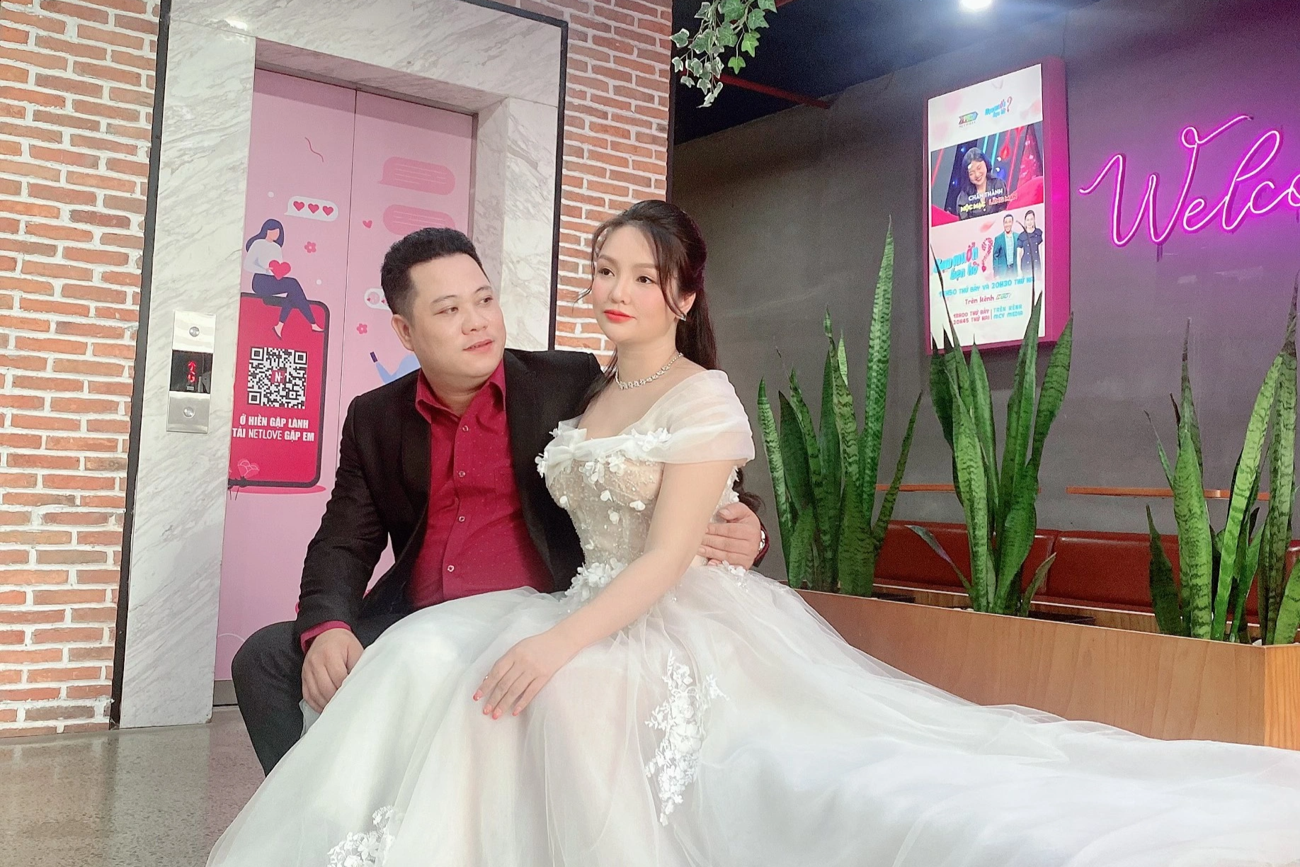 Gặp sự cố bất ngờ, cô gái một tay xinh đẹp ở Hà Nội tìm được chồng như ý - 3 Gặp sự cố bất ngờ, cô gái một tay xinh đẹp ở Hà Nội tìm được chồng như ý - 3