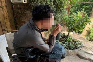 Hà Nội: Kịp thời giải cứu nam thanh niên mắc kẹt trên núi Hàm Lợn