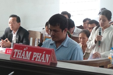 Vẫn xử tù treo nhân viên hải quan bắn chết đồng nghiệp