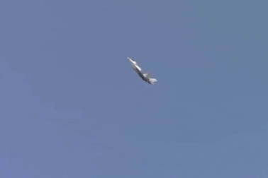 “Tia chớp” F-35 nhào lộn 12 động tác mãn nhãn trên bầu trời Mỹ