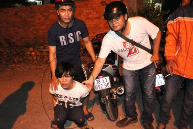 “Hiệp sĩ” Bình Dương bắt nóng tên trộm xe máy sau 30km truy đuổi