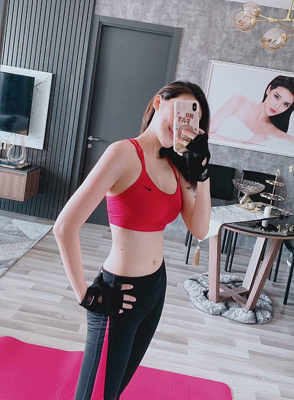 Cao Thái Hà đầy gợi cảm sau khi xin lỗi vì hình ảnh hút thuốc lá - 12 Cao Thái Hà đầy gợi cảm sau khi xin lỗi vì hình ảnh hút thuốc lá - 12
