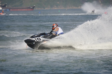 Những màn ngược dòng của các tay đua mô tô nước hàng đầu thế giới