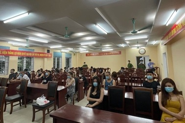 Bất chấp lệnh cấm, 25 người "mở tiệc" ma túy trong quán karaoke