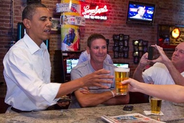 Ai là người cử tri Mỹ muốn uống bia cùng?