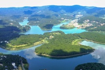 Nam thanh niên bị nước cuốn mất tích khi câu cá ở hồ Tuyền Lâm