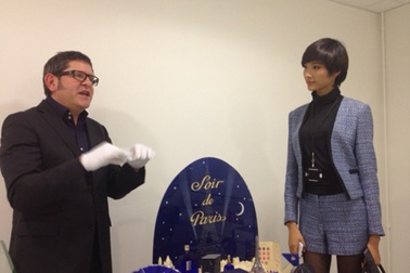 Hoàng Thùy có mặt tại Paris