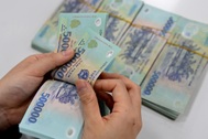 Lãi suất liên ngân hàng tăng vọt lên 13%
