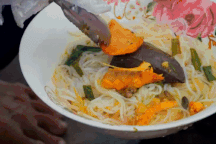 Khách Mỹ coi phở Việt Nam là món "phải ăn trước khi chết", ăn đến cạn bát