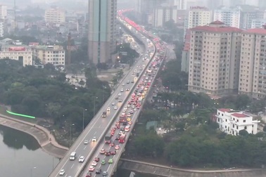 Đường phố Hà Nội ùn tắc nghiêm trọng sau kỳ nghỉ Tết dương lịch