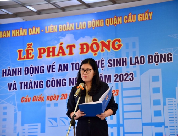 Bà Trịnh Thị Dung, Phó Chủ tịch UBND quận Cầu Giấy phát biểu tại lễ phát động.