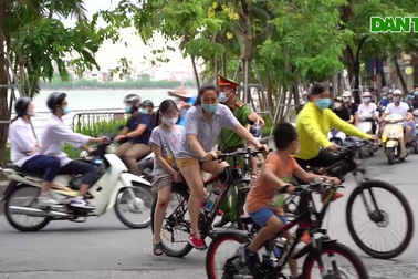 Người dân ngỡ ngàng khi Hà Nội vừa nới lỏng thể dục ngoài trời xong lại cấm