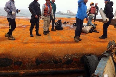 Tìm thấy thi thể nạn nhân vụ lật sà lan 