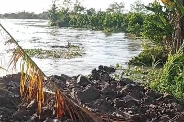 Sạt lở kinh hoàng, 12 căn nhà bị cuốn trôi