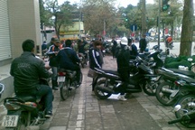 Hà Nội: Nan giải xử lý học sinh đi xe máy đến trường