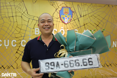 Đại gia trúng biển 99A-666.66: "Nóc nhà đồng ý nên tôi mới dám xuống tiền"