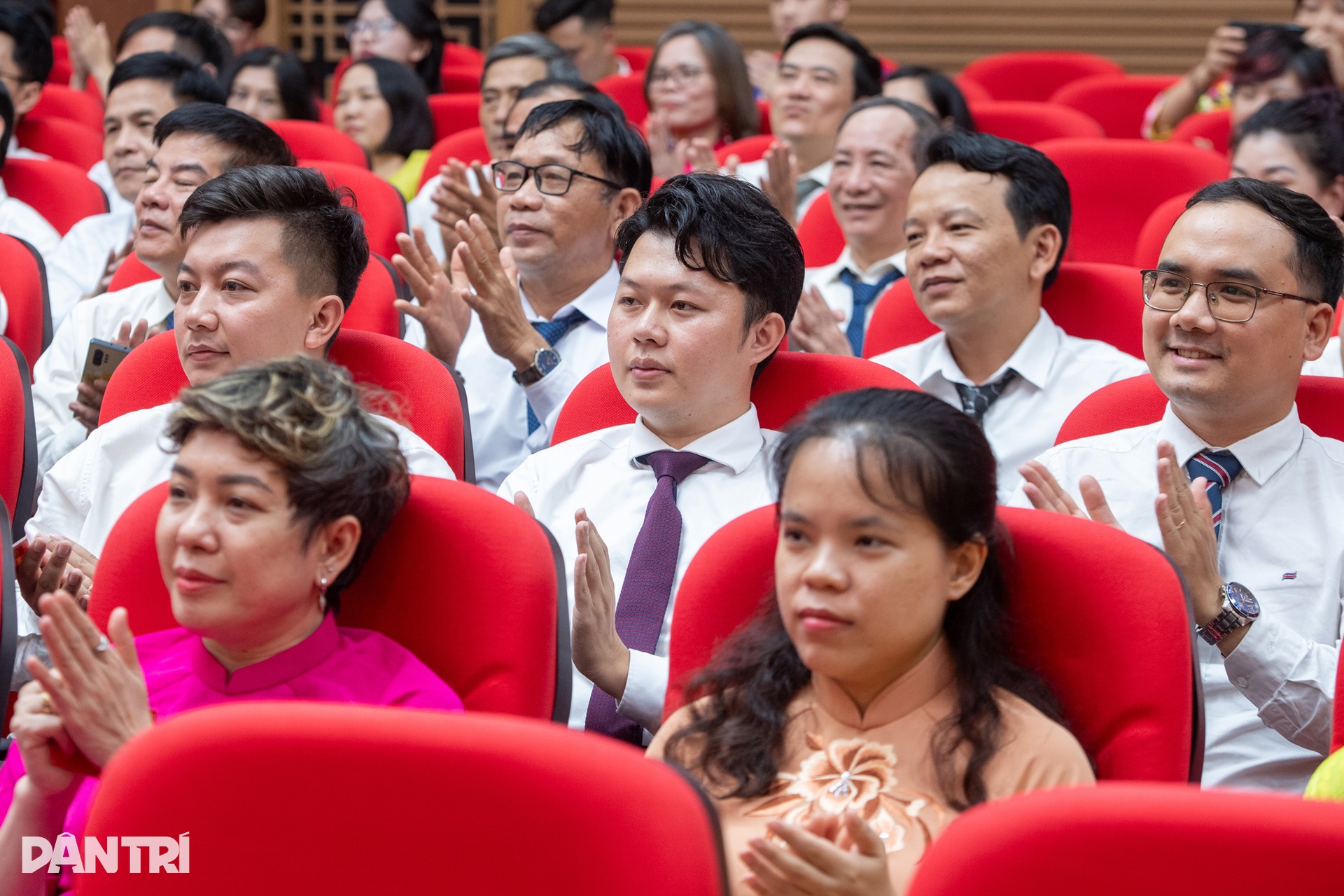 Toàn cảnh Đại hội Đảng bộ báo Dân trí nhiệm kỳ 2025-2030 - 6 Toàn cảnh Đại hội Đảng bộ báo Dân trí nhiệm kỳ 2025-2030 - 6