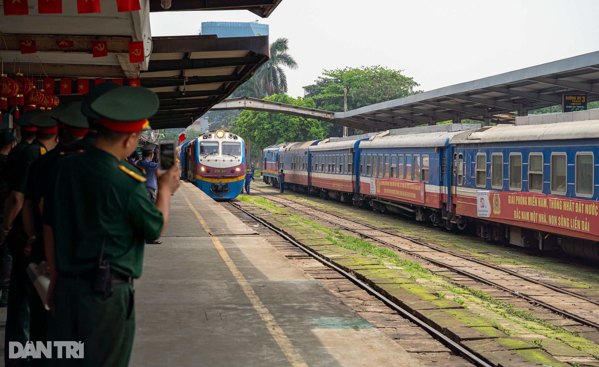 Rạng rỡ gương mặt chiến sĩ tham gia diễu binh, diễu hành trở về Thủ đô - 1 Rạng rỡ gương mặt chiến sĩ tham gia diễu binh, diễu hành trở về Thủ đô - 1