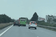 Nổi bật tuần qua: 2 xe khách lạng lách, chèn ép lẫn nhau trên cao tốc