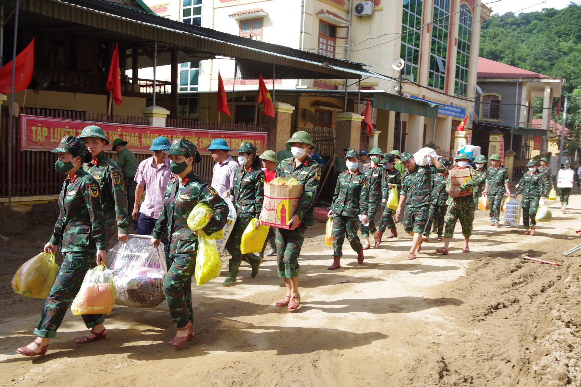 Những người lính đi trước, về sau nơi tâm lũ quét - 3 Những người lính đi trước, về sau nơi tâm lũ quét - 3