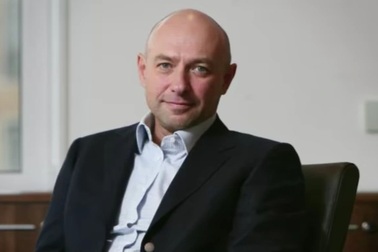 Tài phiệt giàu nhất Ukraine rời đất nước bằng giấy tờ giả?