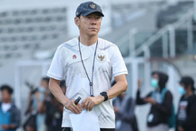HLV Shin Tae Yong cảnh cáo Ronaldo của U20 Indonesia