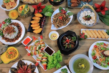 Hà Nội: Hai triệu đồng 1 mâm cỗ chay "thượng lưu" cúng rằm tháng 7