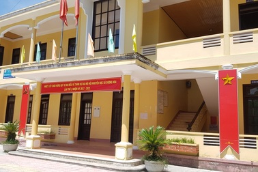 Cán bộ xã đi nghỉ mát trong ngày làm việc, trụ sở xã vắng hoe